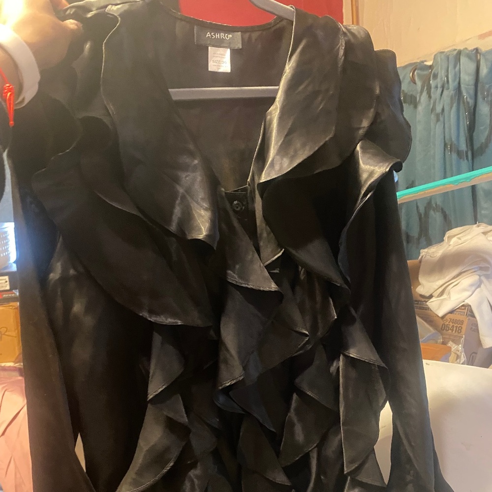 2 ladies Shirts